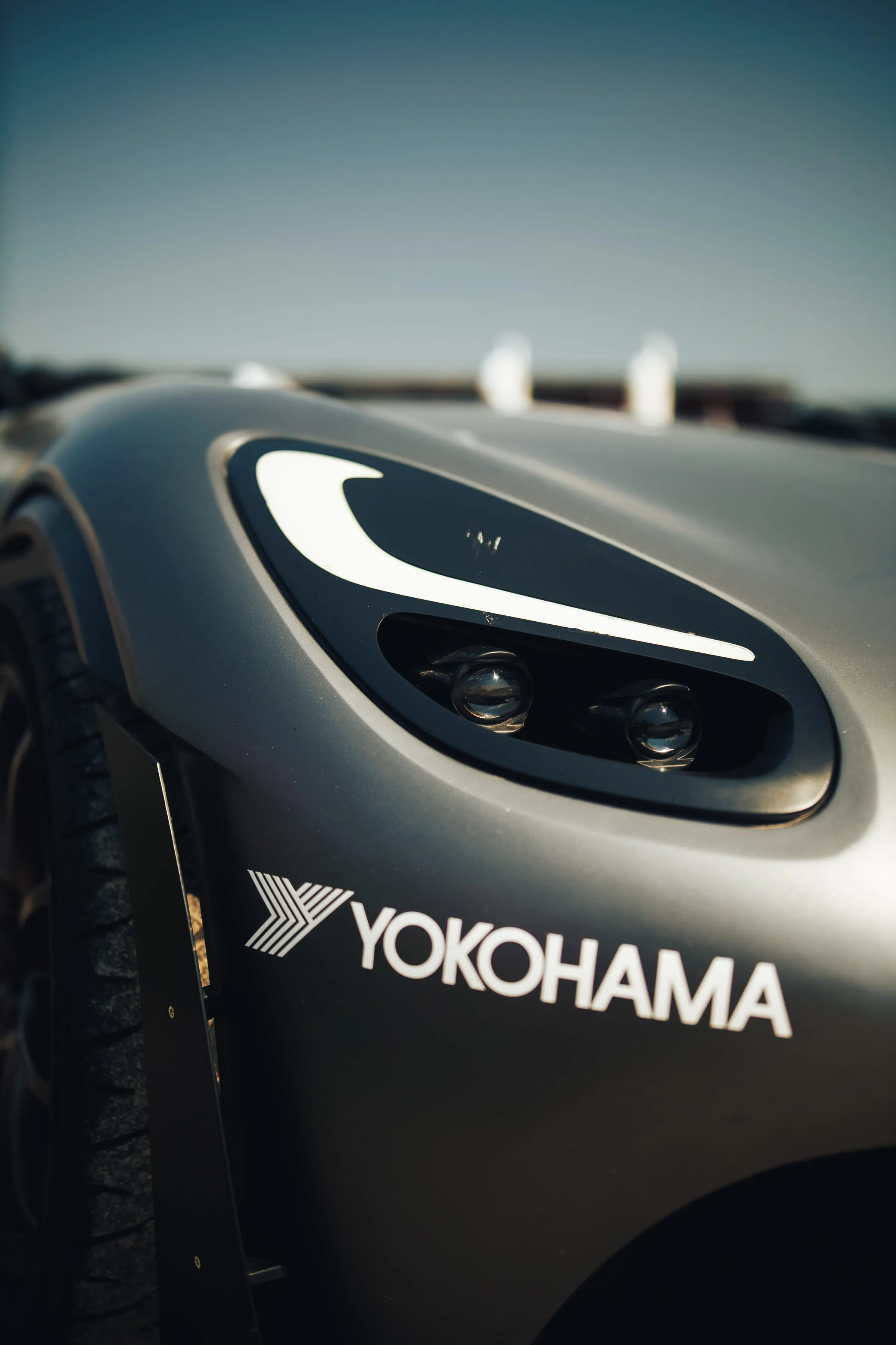 Заднее колесо на слике Yokohama и антикрыло